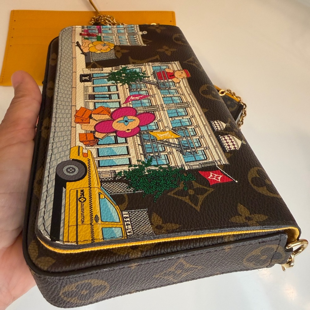 🎀 LOUIS VUITTON '22 VIVIENNE NYC HOLIDAY ANIMATION MONOGRAM FELICIE POCHETTE - Picture 8 of 16